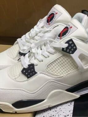 Jordan Men's White and Black Retro Basketball Sneakers